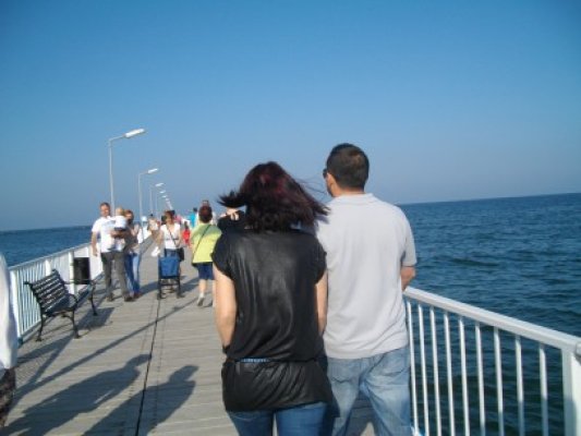 Plimbare pe pasarela din Mamaia, până târziu în noapte